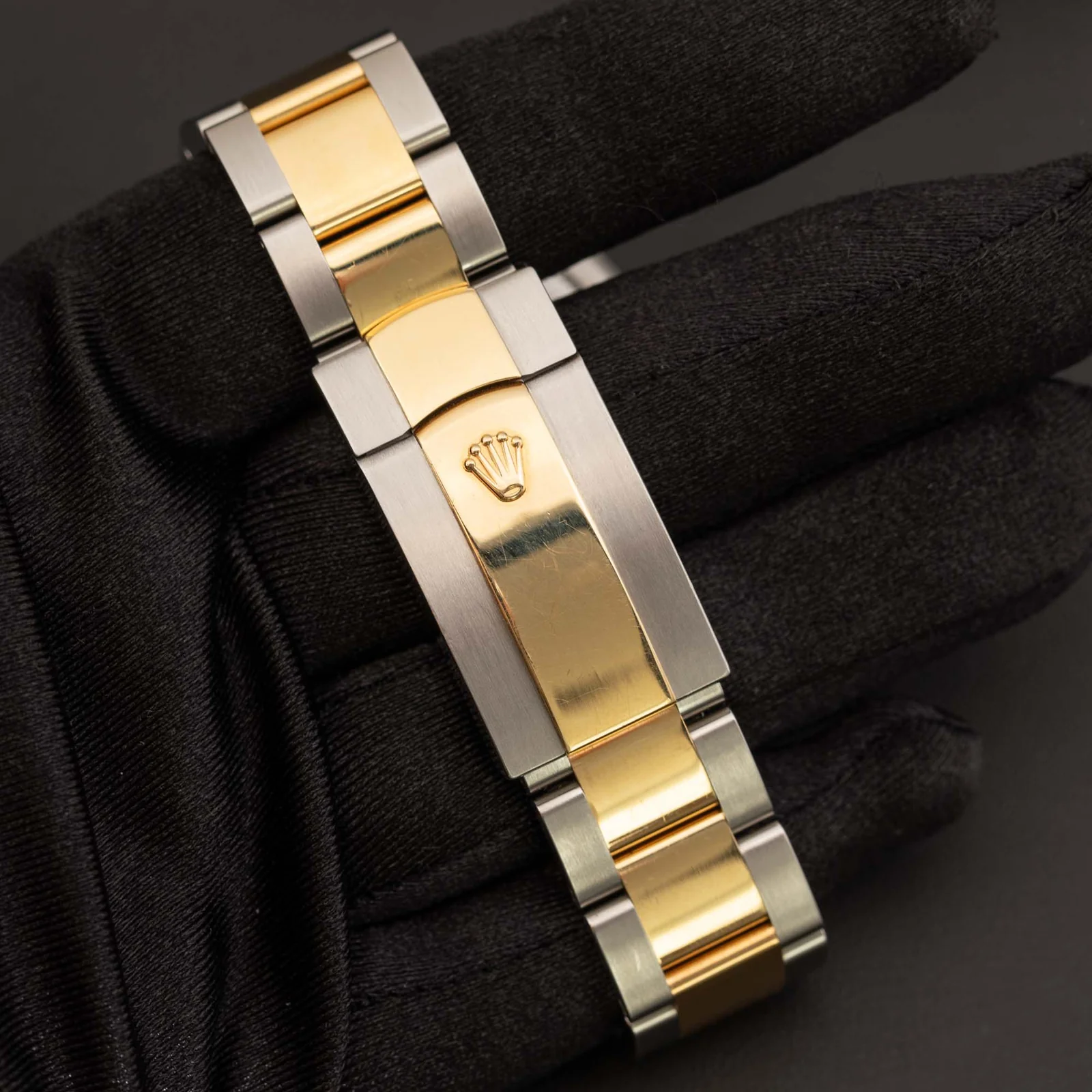 Rolex Sky-Dweller 326933 Fluted Bezel 42mm Watch White Dial - Image 3