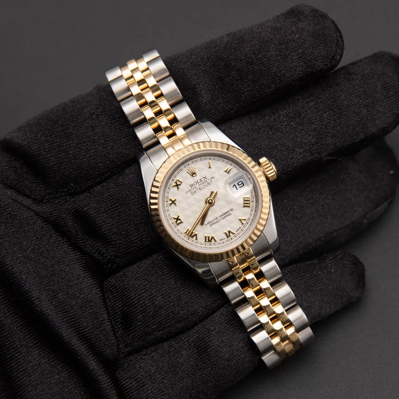 Rolex Datejust 179173 Fluted Bezel Watch 26mm Ivory Pyramid Dial - Image 2