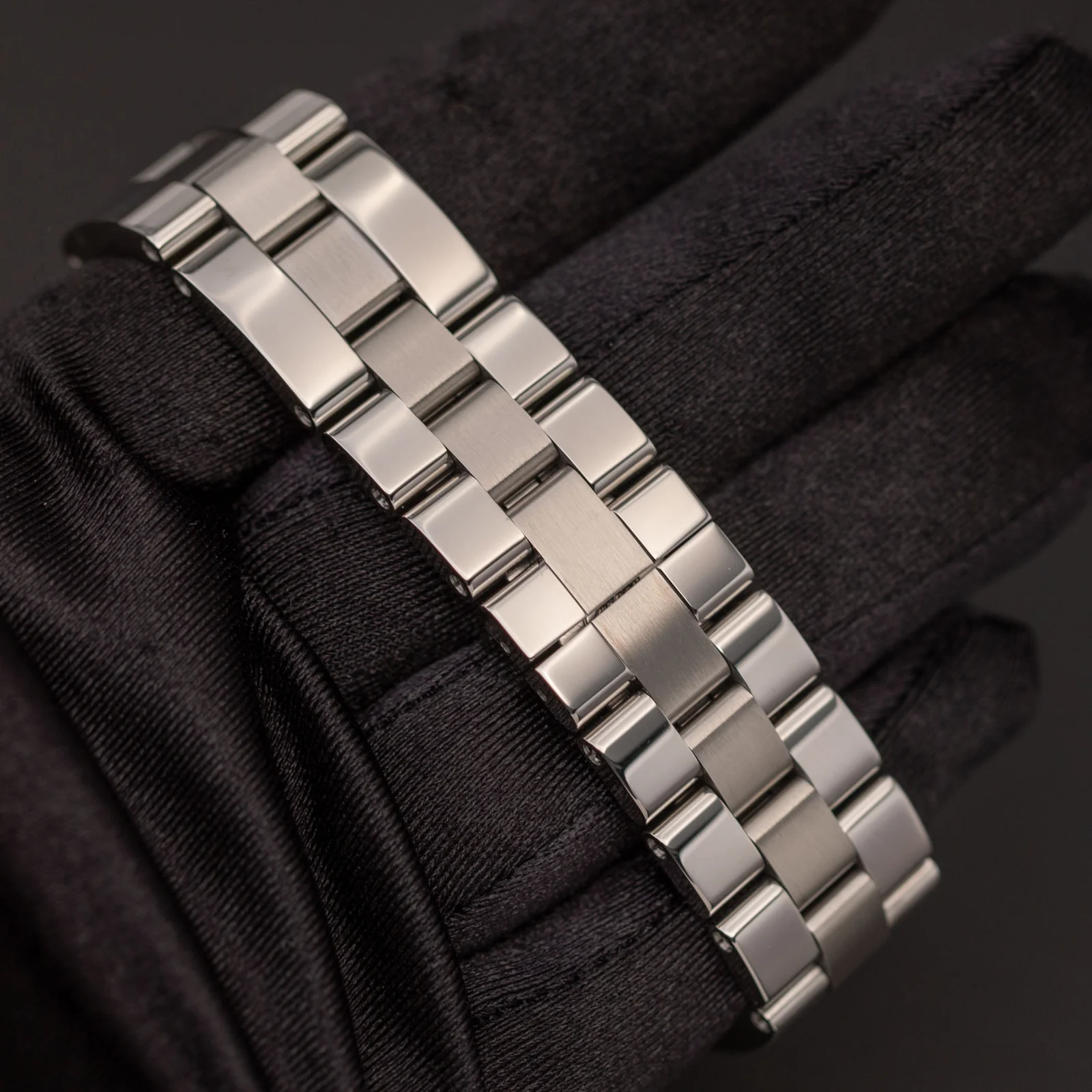 Cartier Roadster 37mm Roman Dial Watch Stainless Steel 2510 - Image 5