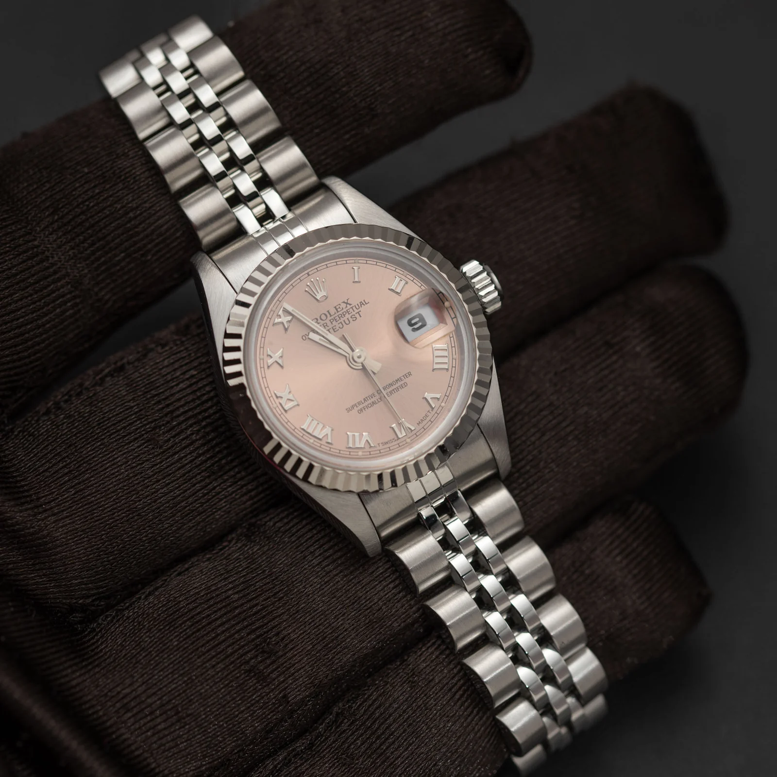Rolex Datejust 69174 Fluted Bezel Watch 26mm Salmon Roman Dial - Image 2