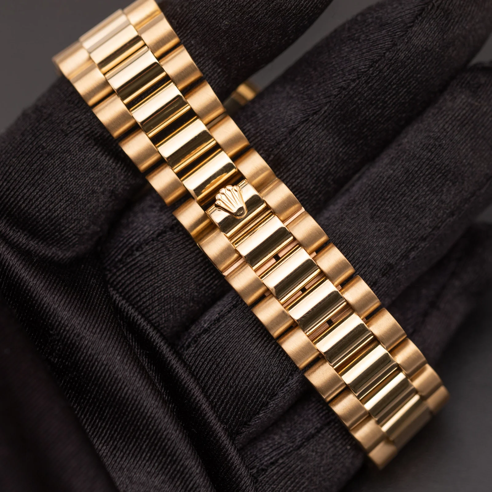 Presidential Rolex Day-Date 18238 Fluted Bezel Watch 36mm Midnight Blue Dial 18K Yellow Gold - Image 5