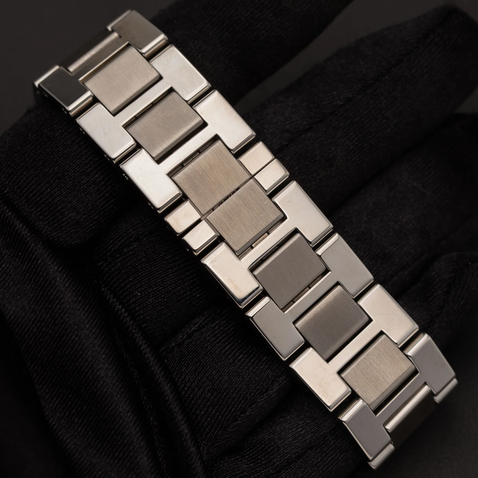 Cartier Tank Solo 27mm Diamond Bezel Roman Dial Watch 3169 - Image 5