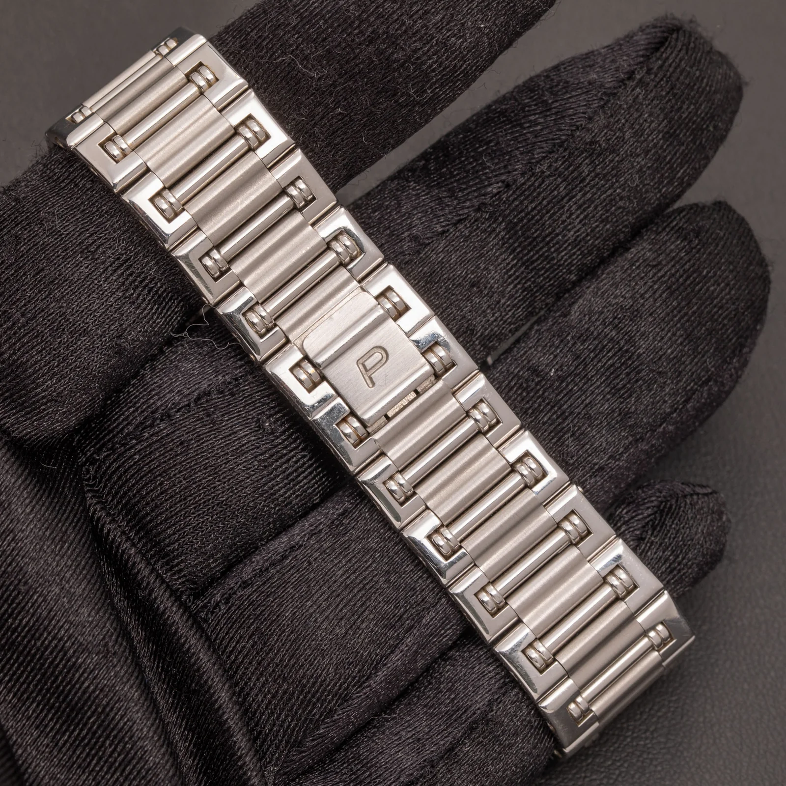 Piaget Vintage Dancer 94024 K 81 18K Gold Diamond Watch Opal & Onyx Dial - Image 5