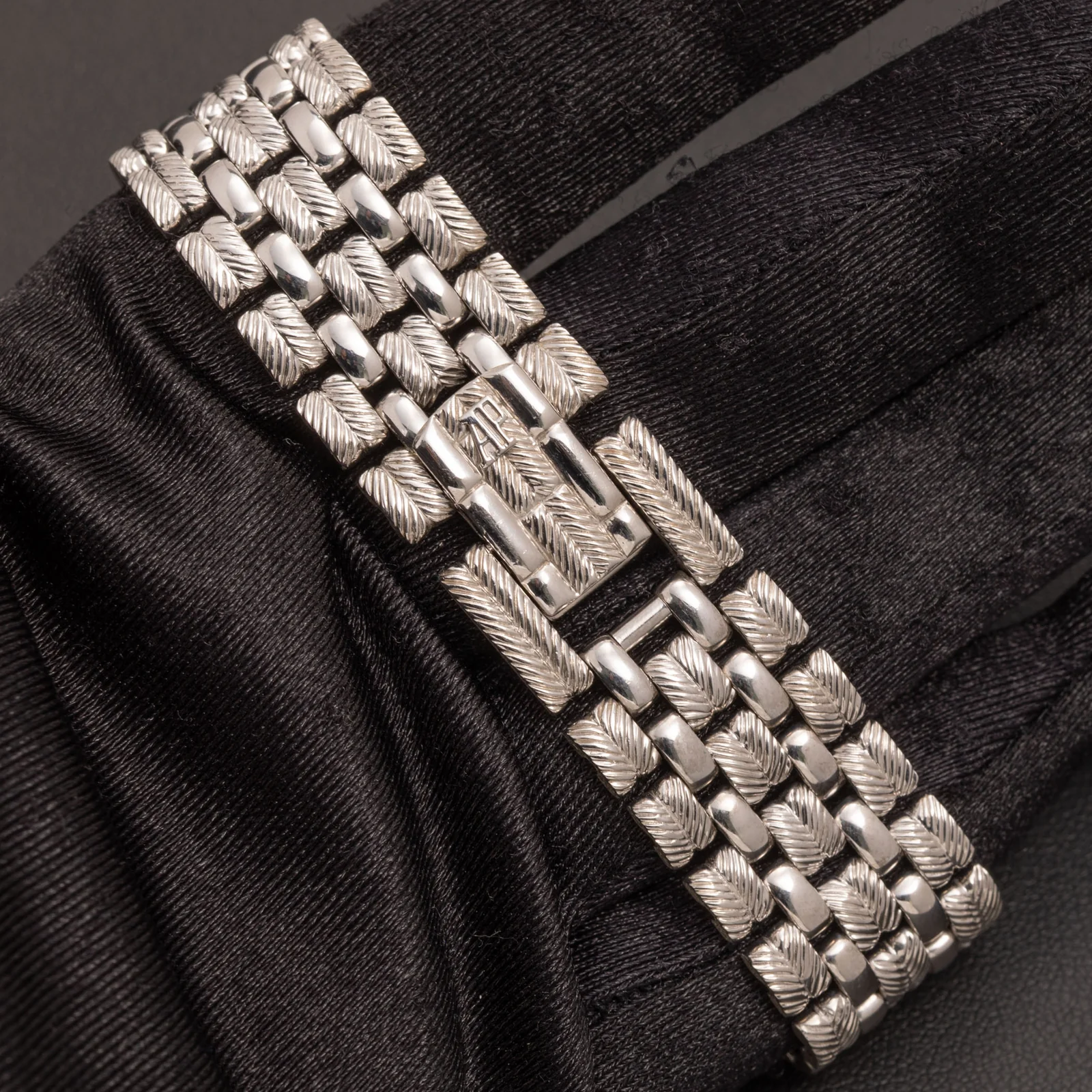 Audemars Piguet Ellipse Tonneau Factory Diamond Dial 30mm Vintage Watch 18K White Gold - Image 5