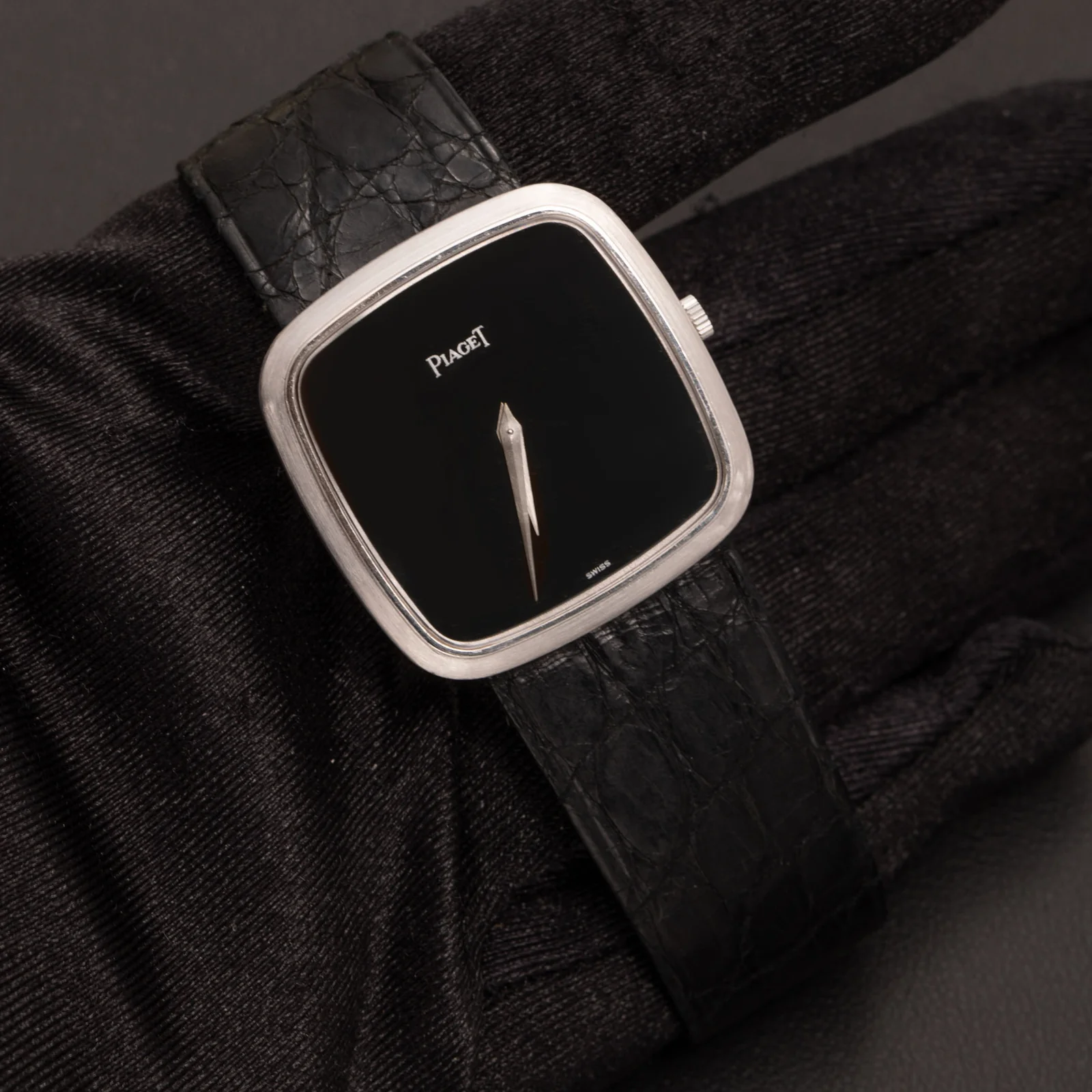 Piaget 9771 Vintage 18K White Gold Watch Onyx Dial - Image 2