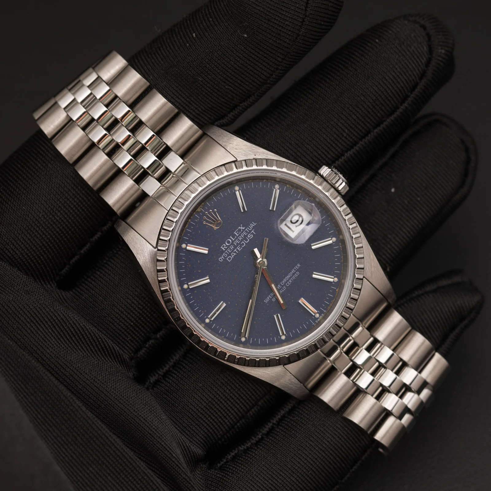 Rolex Datejust 16220 Engine-Turned Bezel Watch 36mm Blue Index Dial - Image 2