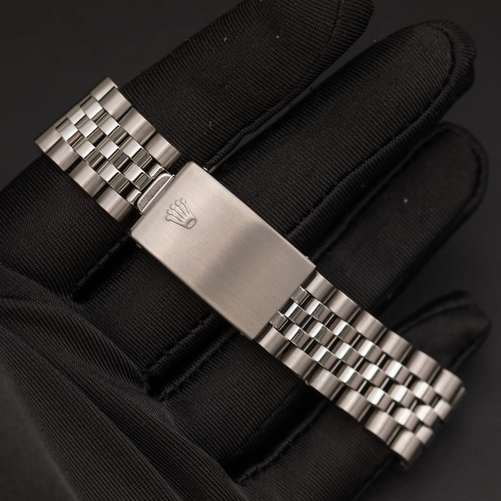 Rolex Datejust 16220 Engine-Turned Bezel Watch 36mm Blue Index Dial - Image 5
